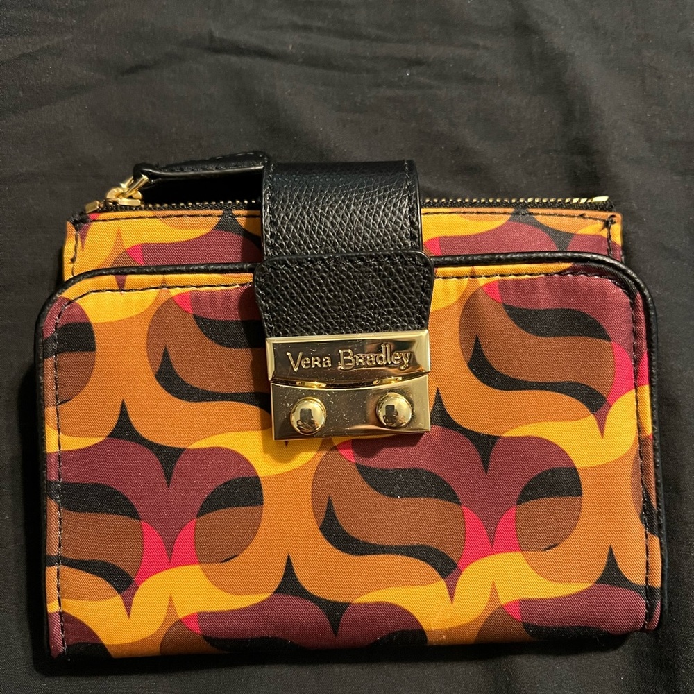 CUTE ✨ Vera Bradley Retro Print Wallet